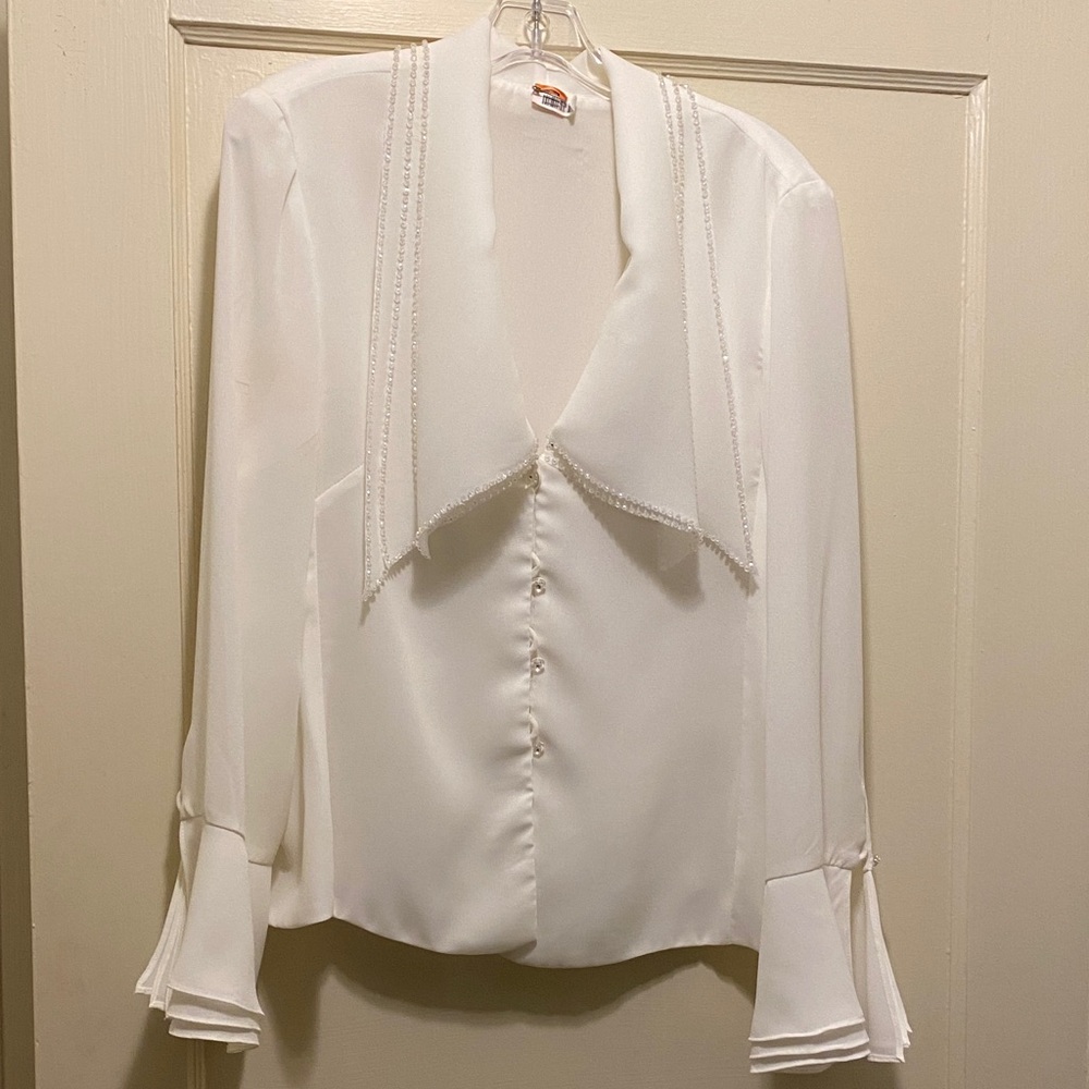 Chic White Women's Blouse with Pleated Cuffs